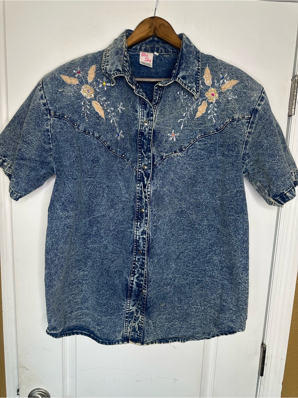 Blue Sky Vintage Western 80’s Acid Wash Denim Button-Up Shirt. Size M.